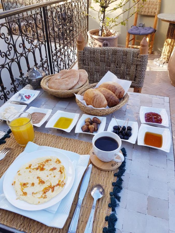 Riad Laly Tourisme Eclaire Le Bijou De La Medina مراكش المظهر الخارجي الصورة